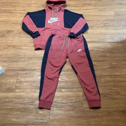 NEW NIKE JOGGER SET SIZE SMALL MENS 