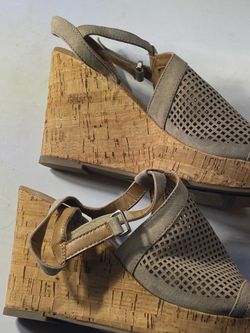 New Franco Sarto Canyon Wedge Sandals Womens 7.5M Taupe Perforated