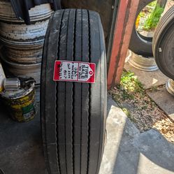 1 Michelin 295/75/22.5