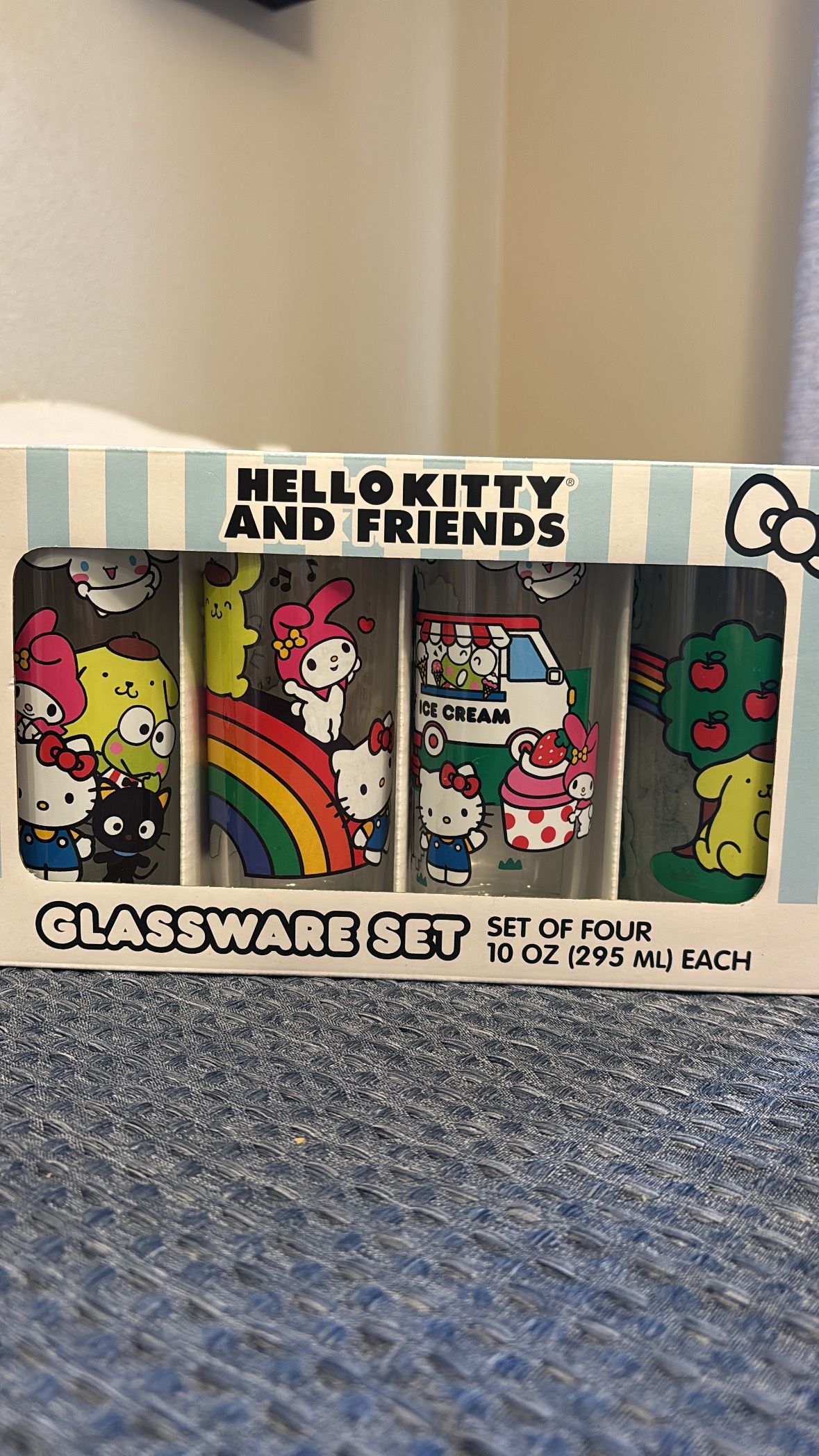 Hello Kitty Glassware Set