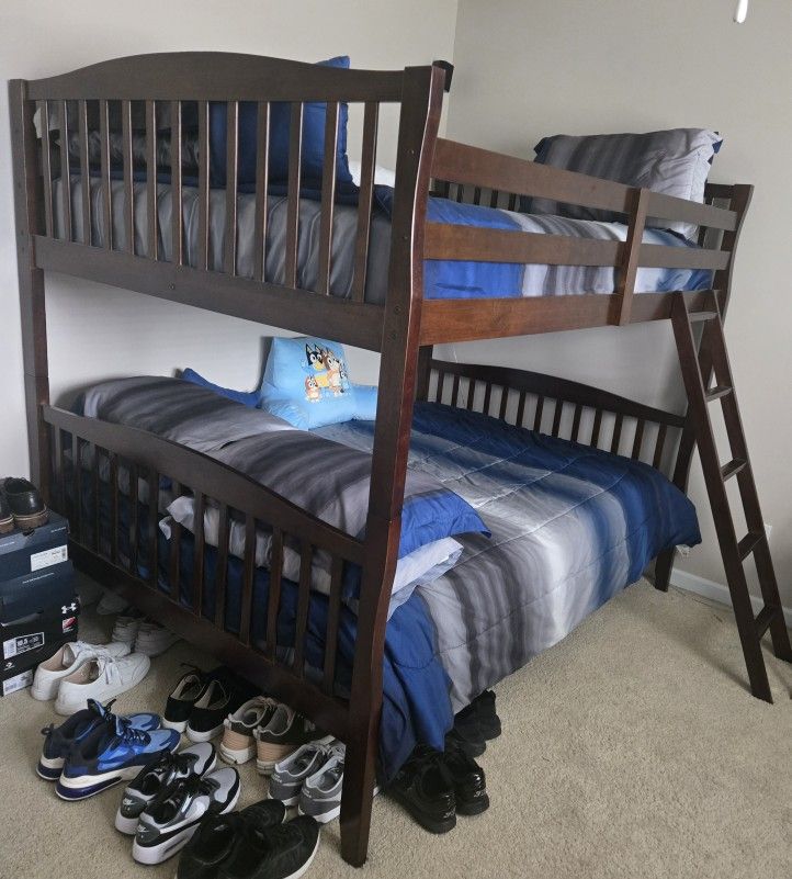 Fullsize Top And Bottom Bunkbed, Dresser, and Nightstand Set