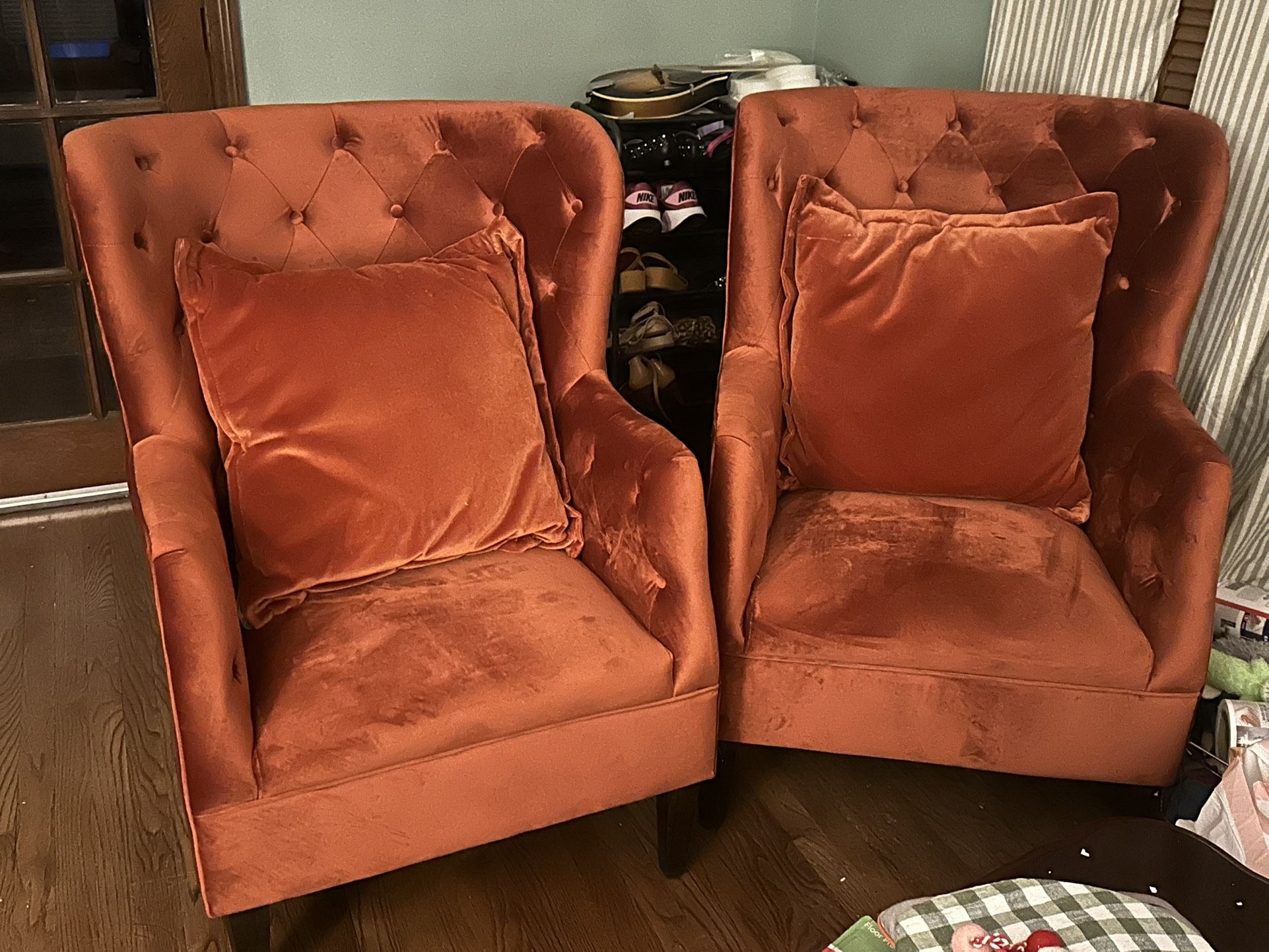 Pair of chairs 