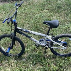 Kent Bicycles 20" Boy's Ambush BMX Child Bike, Black/Blue