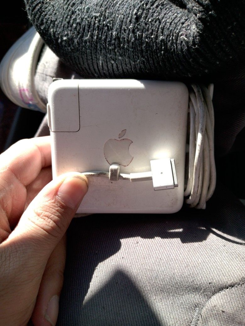 Apple MacBook Charger!