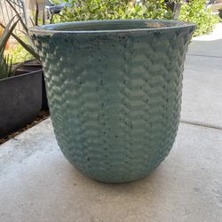 Large ceramic green pot