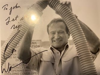 100% authentic robin williams 8x10 autographed photo