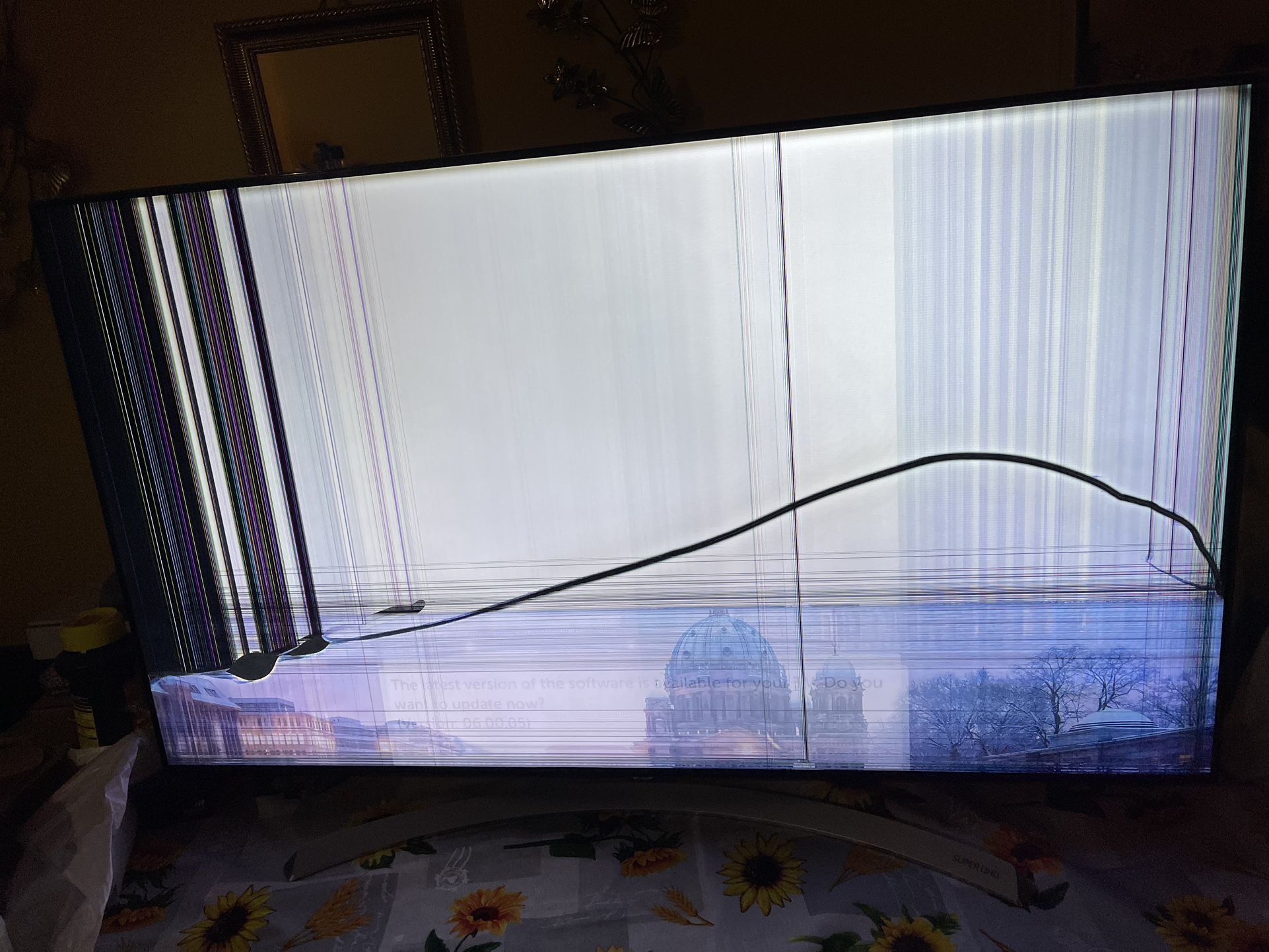 LG 55 Inches - FOR PARTS - BROKEN DISPLAY