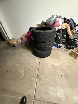 33X12.50R22LT tires