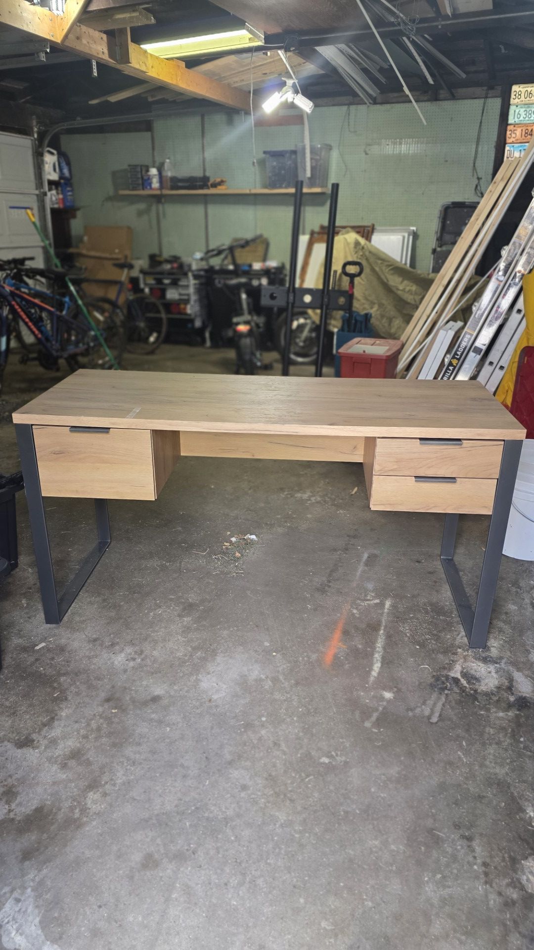 Contemporary desk with drawers