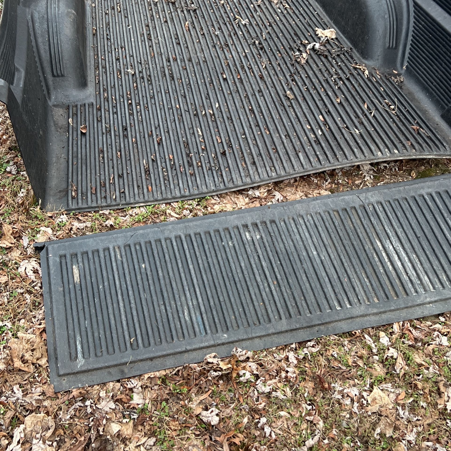 Used Bedliner And Cap