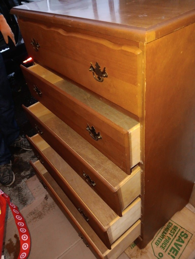 5 Drawer Dresser, Wood