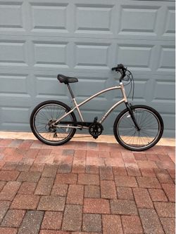 Electra townie seven speed 26 inch wheel hybrid