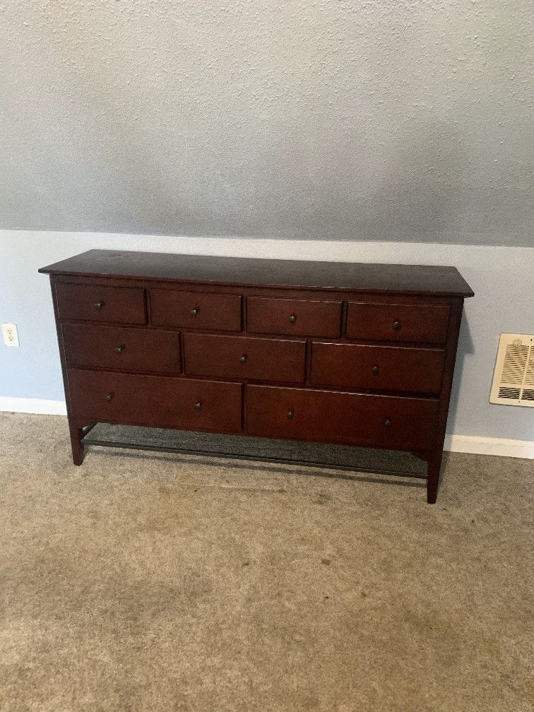 Dresser