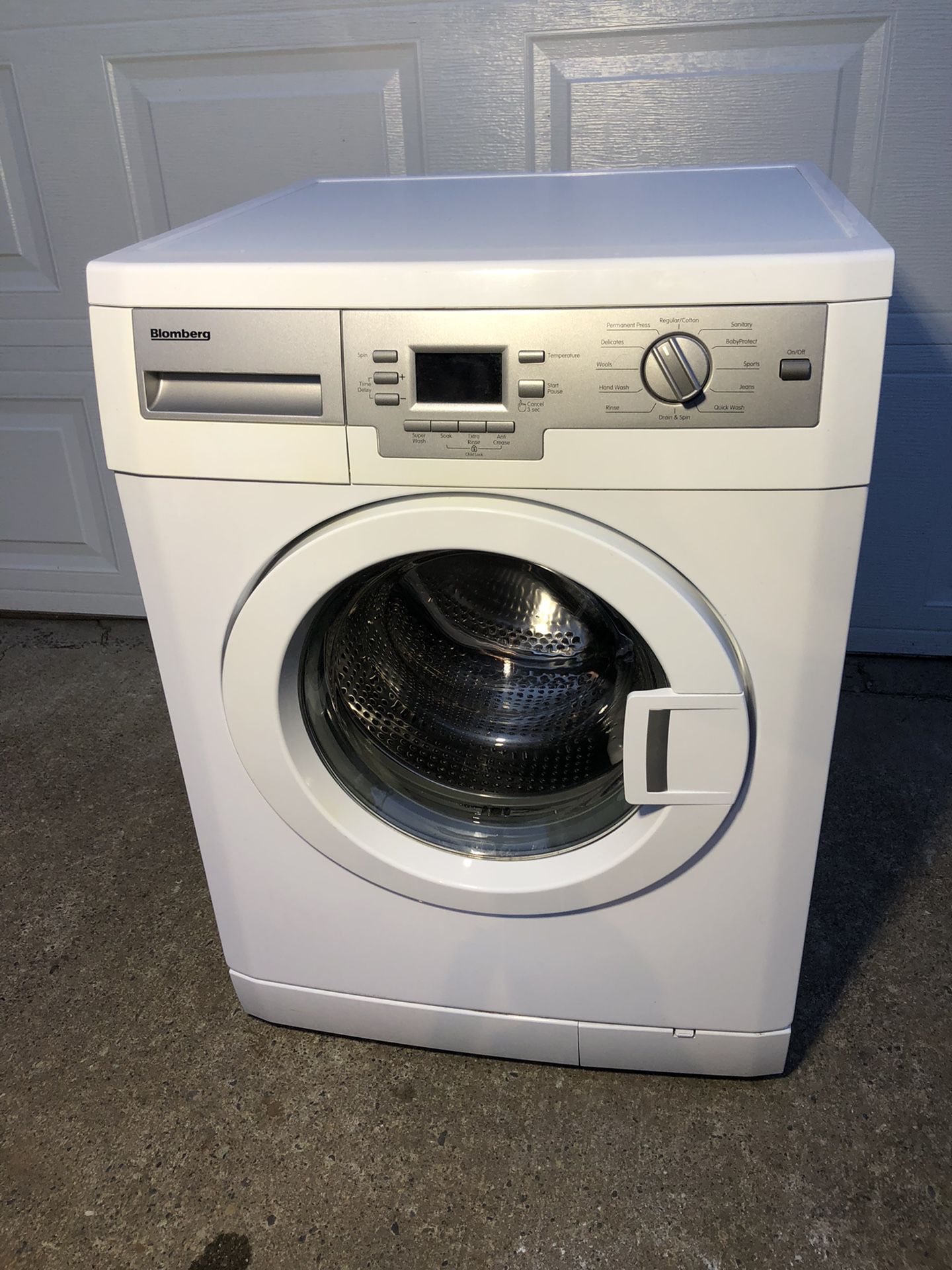 24” Wide Blomberg Washer 