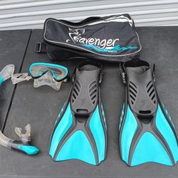  Set Of Blue Seavenger Adjustable Strap Flippers, Snorkle and Goggles