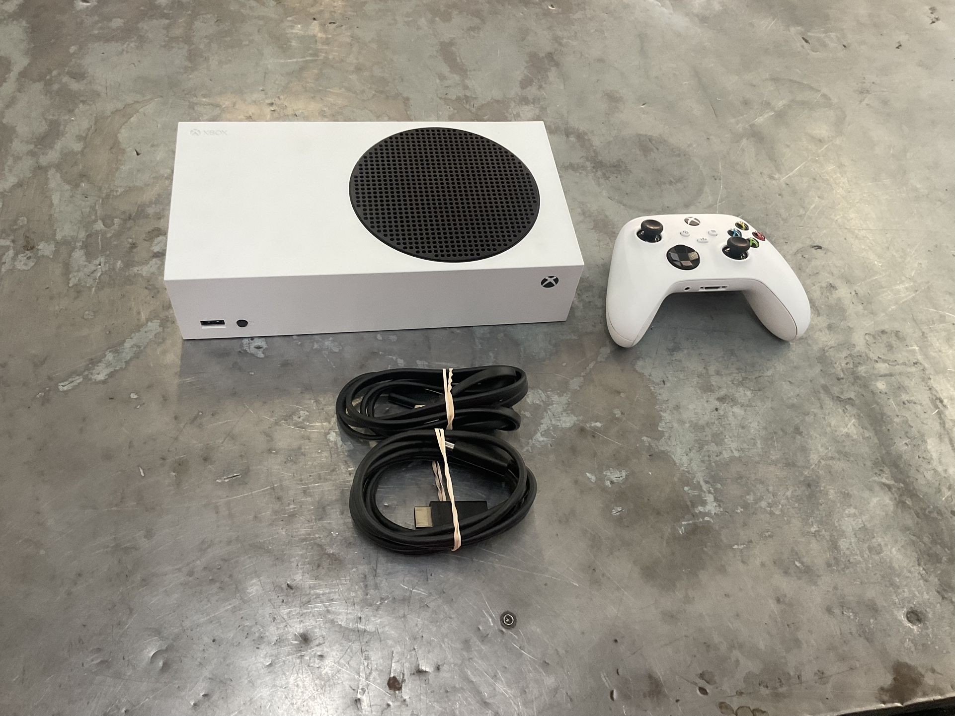 Microsoft 1883 xbox series S w/cords