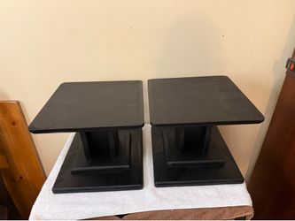2 wood speaker stand