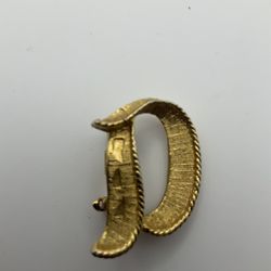 Brooch 