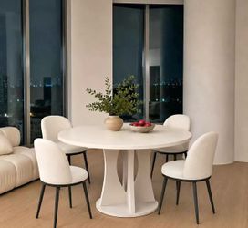 5-Piece High-End Dining Set – Table + 4 Chairs