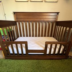 Child Craft Richmond 4 in 1 Crib (Cherry)