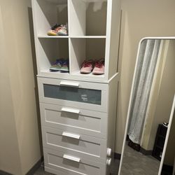 Dresser, Mirror, & 4-storage Compartment