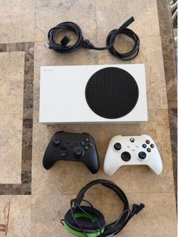 Xbox Series S Console Bundle with Controllers and Headset