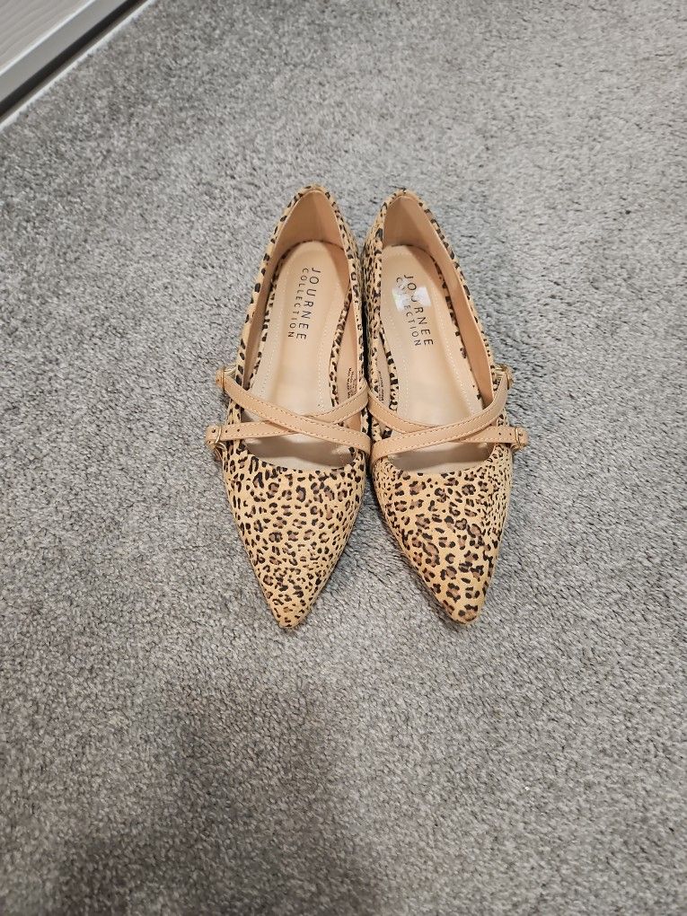Size 9 Leopard Print Flats By Journey collection
