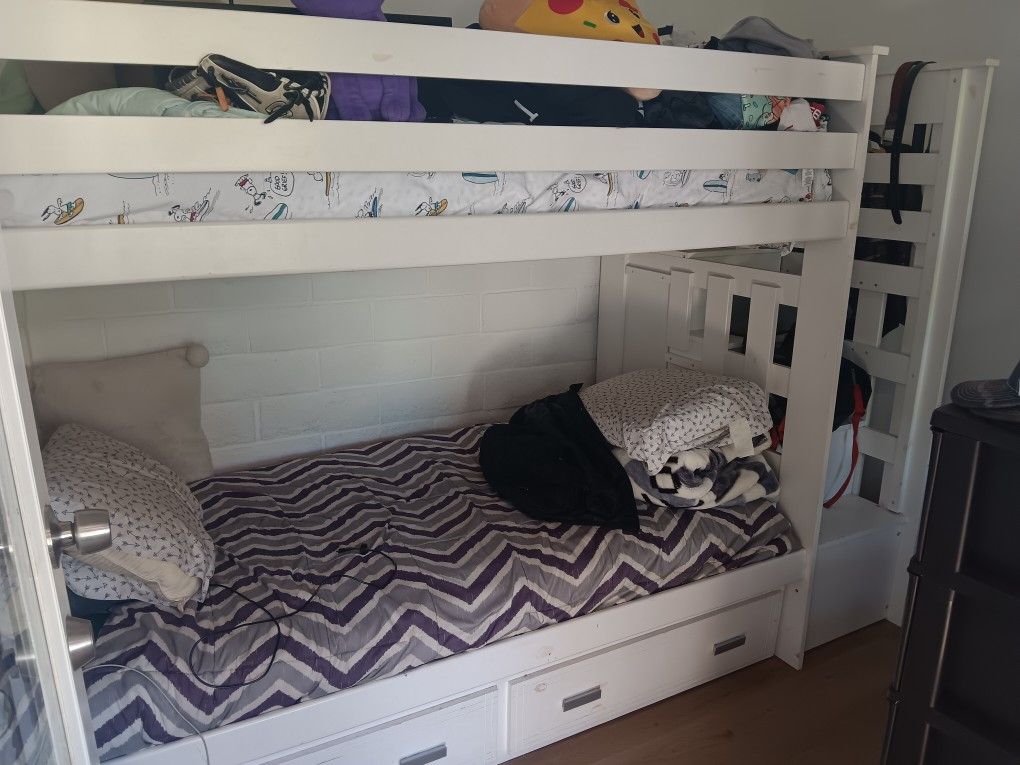 Bunk Bed + Matressess 