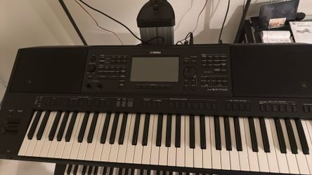 YAMAHA  PSR-SX700    61 key arranger keyboard