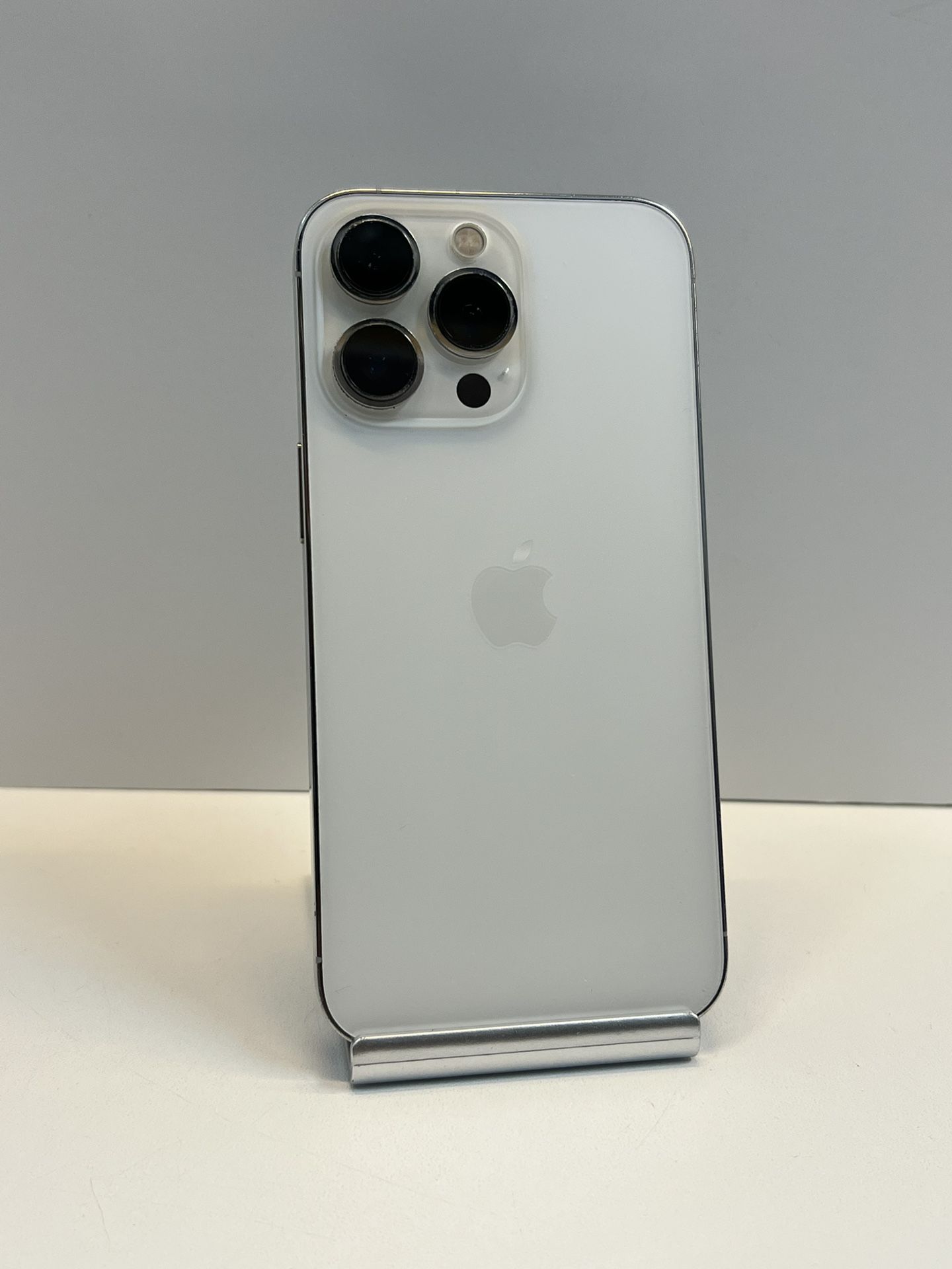 Apple iPhone 13 Pro 256gb. ( UNLOCKED )