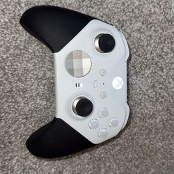 Xbox Elite Series 2 Controlled & Xbox Controllers