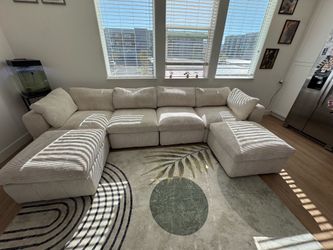 Cream Sectional Sofa – Excellent Condition