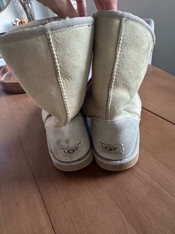 UGGS  W9