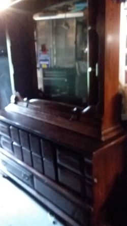 Dresser with hutch mirror