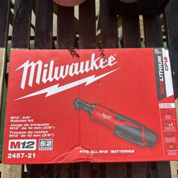Milwaukee Ratchet 3/8 KIT battery 1.5ah charger bag