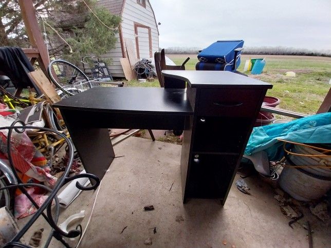 Black Desk