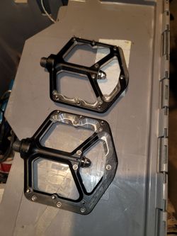 Spank oozy reboot pedals