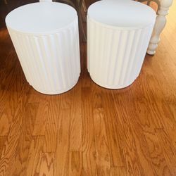 2 Side Tables 