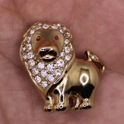 Vintage Lion Pin / Brooch by The Attwood Collection *includes original box* Great condition