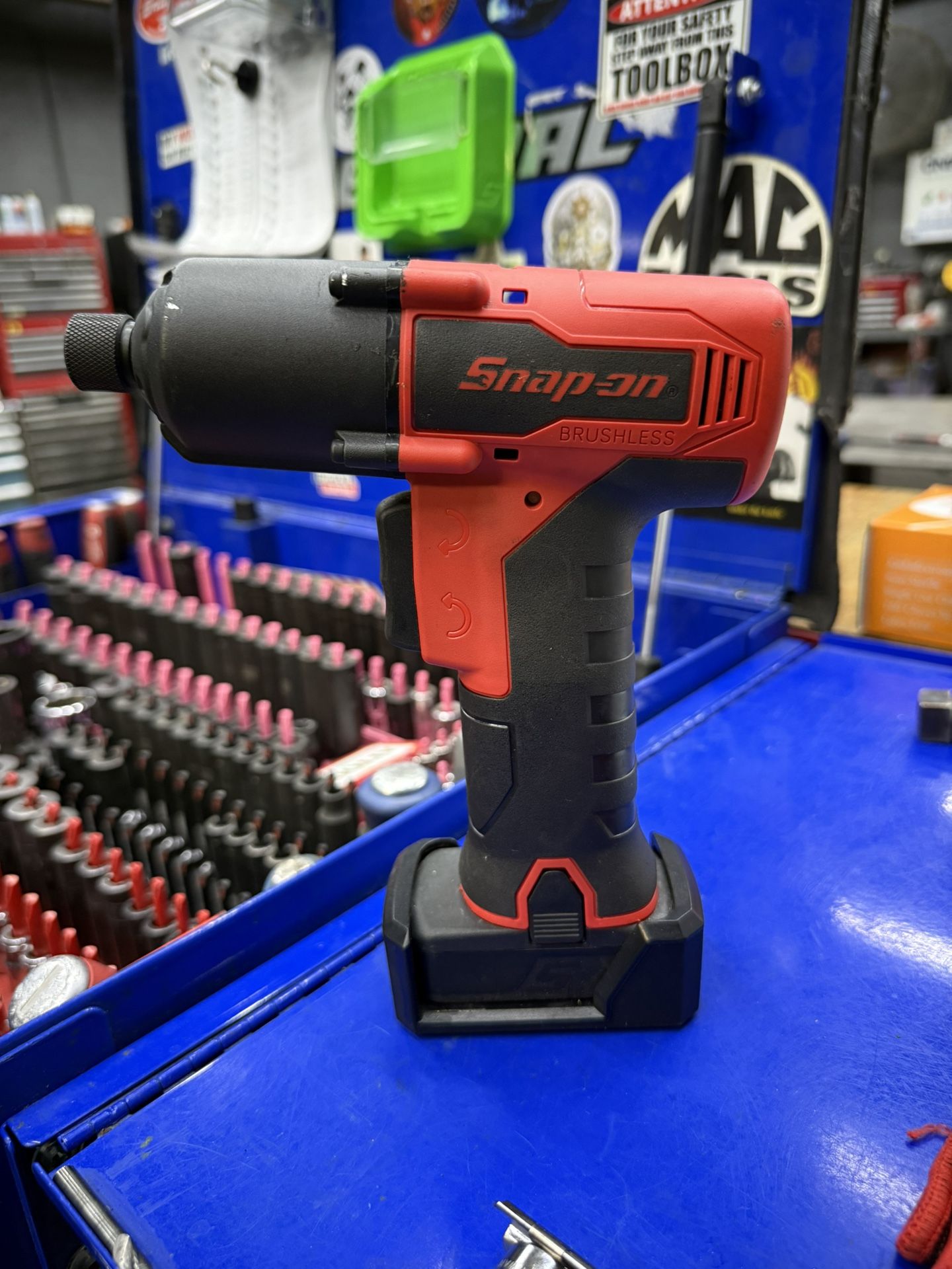 Snap On 14.4 V 1/4 HEX Quick Cordless Impact Driver