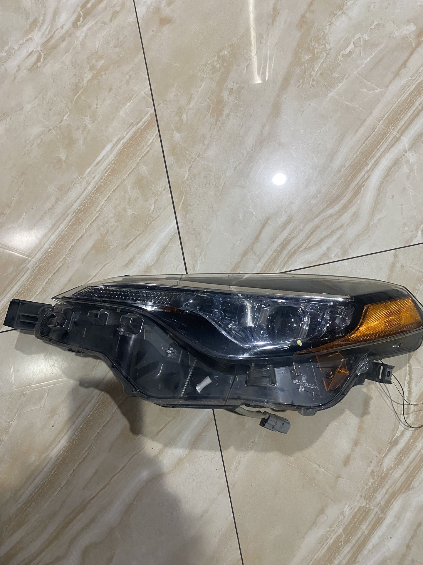 Toyota Corolla 17-19 Driver Side Headlight
