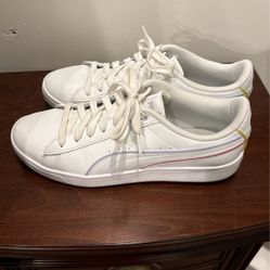 Ladies Puma Size 9 Sneaker 