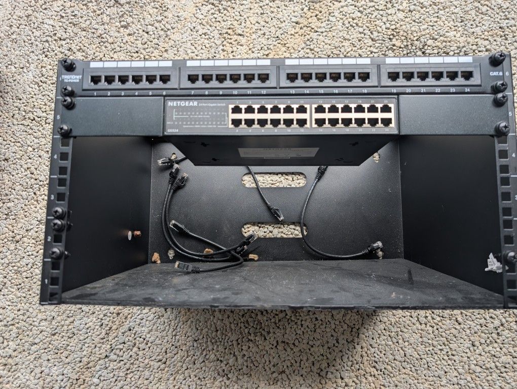Netgear 24 Port Switch And Patch Panel
