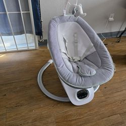 Momcozy  baby auto swing
