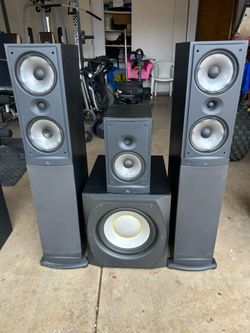 Two tower speakers with sub