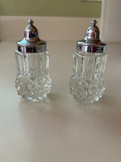 Like New Condition…Vintage Indiana Glass Clear Salt and Pepper Shakers Diamond Cut Tiara Set
