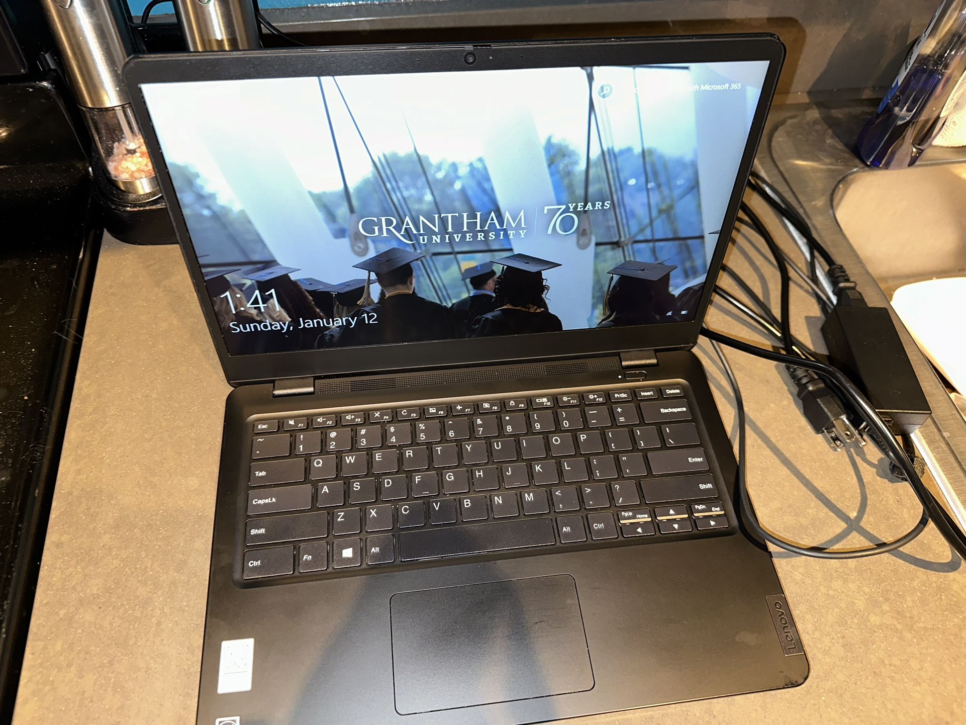 $145 Lenovo Laptop Like New Condition Long Charge
