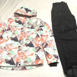 Like New Ladies, Hooded Cold-Weather Snow Ski Jacket With Snow Ski Pants. Size extra large.