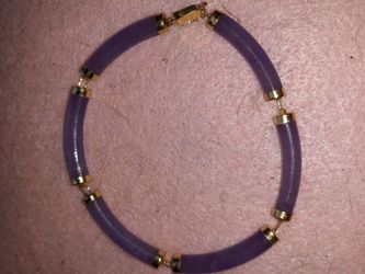 Rear Vintage 1970's 14k Gold Yellow Lavender Jade bracelet
