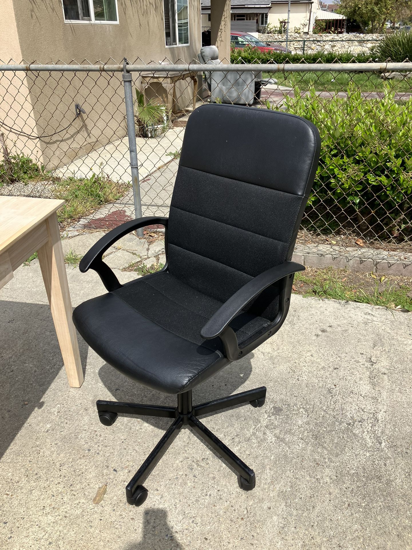 Great condition! Office Rolling Chair Black